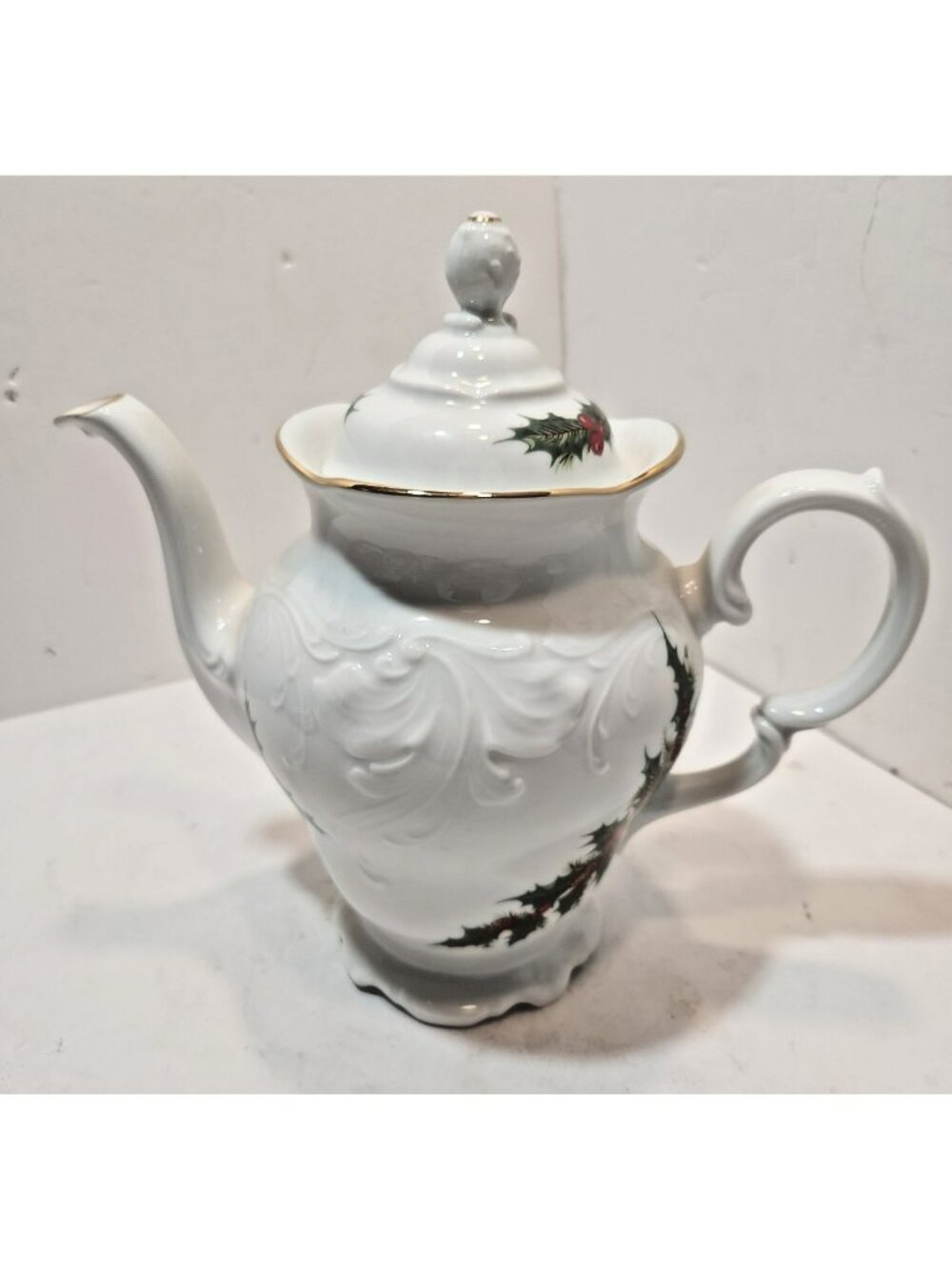 Vtg Royal Kent Poland Holiday Holly Teapot/Coffee Pot Porcelain Ornate Detailed